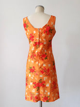 Laden Sie das Bild in den Galerie-Viewer, 1960s - Orange Dress - W32 (82cm)