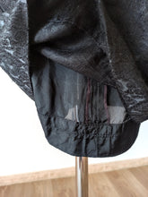 Laden Sie das Bild in den Galerie-Viewer, 1960s - Superb Black Rayon Cocktail Dress - W32 (82cm)