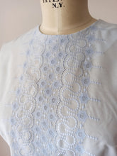 Laden Sie das Bild in den Galerie-Viewer, 1960s - Light Blue Blouse - W35 (88cm)