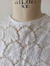 Laden Sie das Bild in den Galerie-Viewer, 1960s - SWISS QUALITE - Cotton Blouse - Sz44