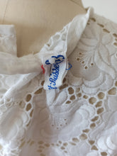 Laden Sie das Bild in den Galerie-Viewer, 1960s - SWISS QUALITE - Cotton Blouse - Sz44