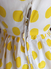 Charger l'image dans la galerie, 1950s - Fabulous Yellow Polkadots Cotton Dress - W28.5 (72cm)