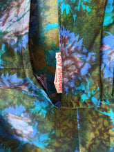 Laden Sie das Bild in den Galerie-Viewer, 1960s - GUY DUBOUIS, Paris - Satin Work/Home Dress - Sz 46