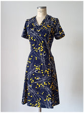 Charger l'image dans la galerie, 1960s - Abstract Dress - W31.5 (80cm)