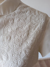 Laden Sie das Bild in den Galerie-Viewer, 1960s - TREVIRA - Blouse - Sz 42