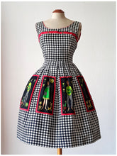 Charger l'image dans la galerie, 1950s 1960s - Adorable Novelty Cotton Dress - W25 (64cm)
