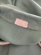 Cargar imagen en el visor de la galería, 1940s 1950s - Men's Rayon Crepe Shirt