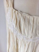 Laden Sie das Bild in den Galerie-Viewer, ANTIQUE - Pure Silk Night Gown - One Size