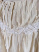 Laden Sie das Bild in den Galerie-Viewer, ANTIQUE - Pure Silk Night Gown - One Size