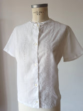 Laden Sie das Bild in den Galerie-Viewer, 1960s - TREVIRA, Germany - White Blouse - Sz 44