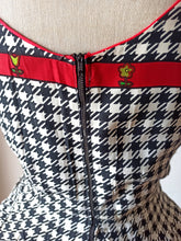 Charger l'image dans la galerie, 1950s 1960s - Adorable Novelty Cotton Dress - W25 (64cm)
