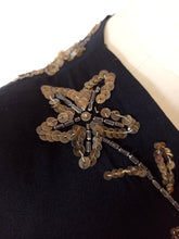 Cargar imagen en el visor de la galería, 1940s - Stunning Black Silk Crepe Dress - W29 (74cm)