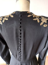 Cargar imagen en el visor de la galería, 1940s - Stunning Black Silk Crepe Dress - W29 (74cm)
