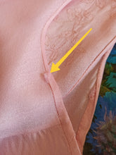 Charger l'image dans la galerie, 1940s - Pink Crepe Night Gown - Sz L/XL