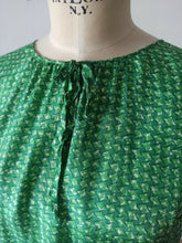 Charger l'image dans la galerie, 1960s - Green Silk Blouse