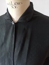 Cargar imagen en el visor de la galería, 1940s 1950s - Black Rayon Blouse - Sz 46