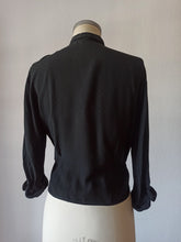 Cargar imagen en el visor de la galería, 1940s 1950s - Black Rayon Blouse - Sz 46