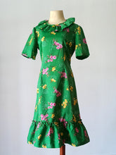 Charger l'image dans la galerie, 1960s - Green Floral Satin Dress - W31 (80cm)