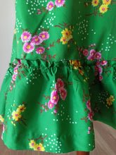 Charger l'image dans la galerie, 1960s - Green Floral Satin Dress - W31 (80cm)