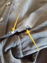 Cargar imagen en el visor de la galería, 1940s 1950s - Black Rayon Blouse - Sz 46