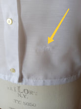 Carica l'immagine nel visualizzatore di Gallery, 1960s - White Embroidery Blouse - Sz 50