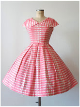 Charger l'image dans la galerie, 1950s - Adorable Pink Soft Barkcloth Dress - W27.5 (70cm)