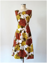 Charger l'image dans la galerie, 1950s 1960s - Gorgeous Hydrangea Print Cotton Dress - W28.5 (72cm)