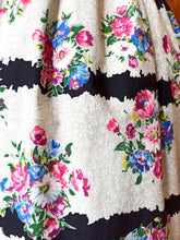 Charger l'image dans la galerie, 1950s - Gorgeous Floral Cotton Dress - W30 (76cm)