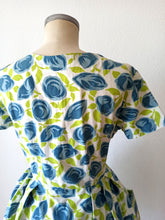 Charger l'image dans la galerie, 1950s 1960s - Beautiful Abstract Roseprint Pockets Dress - W32 (81cm)