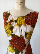 Charger l'image dans la galerie, 1950s 1960s - Gorgeous Hydrangea Print Cotton Dress - W28.5 (72cm)