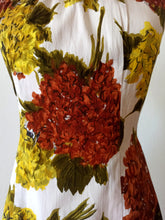 Charger l'image dans la galerie, 1950s 1960s - Gorgeous Hydrangea Print Cotton Dress - W28.5 (72cm)