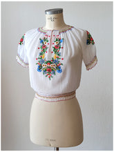 Cargar imagen en el visor de la galería, 1940s 1950s - MODEX, Hungary - Exquisite Embroidery Blouse - Sz 40