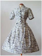 Charger l'image dans la galerie, 1950s - Delicious Floral Cotton Dress - W28.5 (72cm)