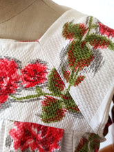 Charger l'image dans la galerie, 1950s - Spectacular Floral Textured Cotton Dress - W27 (68cm)