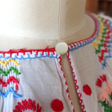 Cargar imagen en el visor de la galería, 1940s 1950s - MODEX, Hungary - Exquisite Embroidery Blouse - Sz 40