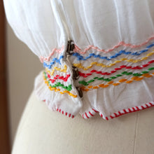 Cargar imagen en el visor de la galería, 1940s 1950s - MODEX, Hungary - Exquisite Embroidery Blouse - Sz 40