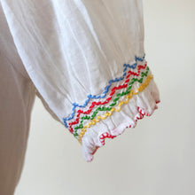 Cargar imagen en el visor de la galería, 1940s 1950s - MODEX, Hungary - Exquisite Embroidery Blouse - Sz 40