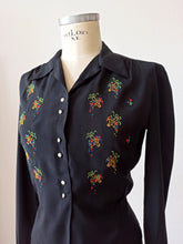 Charger l'image dans la galerie, 1940s - Precious Floral Baskets Embroidery Blouse - W30 (76cm)