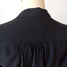 Charger l'image dans la galerie, 1940s - Precious Floral Baskets Embroidery Blouse - W30 (76cm)