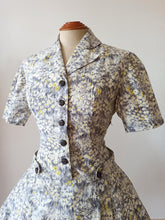 Charger l'image dans la galerie, 1950s - Delicious Floral Cotton Dress - W28.5 (72cm)