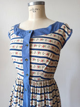 Load image into Gallery viewer, 1940s - Adorable Roseprint Rayon Dress - W27 (68cm)