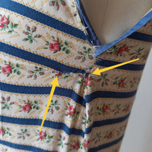 Load image into Gallery viewer, 1940s - Adorable Roseprint Rayon Dress - W27 (68cm)