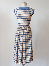 Load image into Gallery viewer, 1940s - Adorable Roseprint Rayon Dress - W27 (68cm)