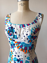 Laden Sie das Bild in den Galerie-Viewer, 1960s - Stunning Waffle Cotton Dress - W30 (76cm)
