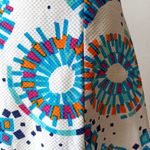 Laden Sie das Bild in den Galerie-Viewer, 1960s - Stunning Waffle Cotton Dress - W30 (76cm)