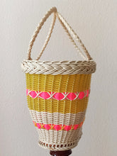 Charger l'image dans la galerie, 1950s 1960s - Gorgeous Wicker Plastic Basket Handbag