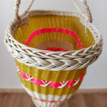 Charger l'image dans la galerie, 1950s 1960s - Gorgeous Wicker Plastic Basket Handbag