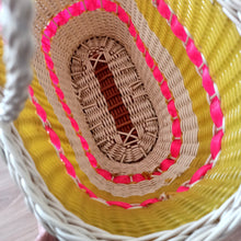 Charger l'image dans la galerie, 1950s 1960s - Gorgeous Wicker Plastic Basket Handbag