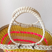 Charger l'image dans la galerie, 1950s 1960s - Gorgeous Wicker Plastic Basket Handbag