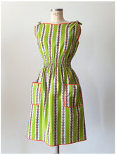 Charger l'image dans la galerie, 1940s 1950s - Gorgeous Green Cotton Dress - W22/30 (56/76cm)